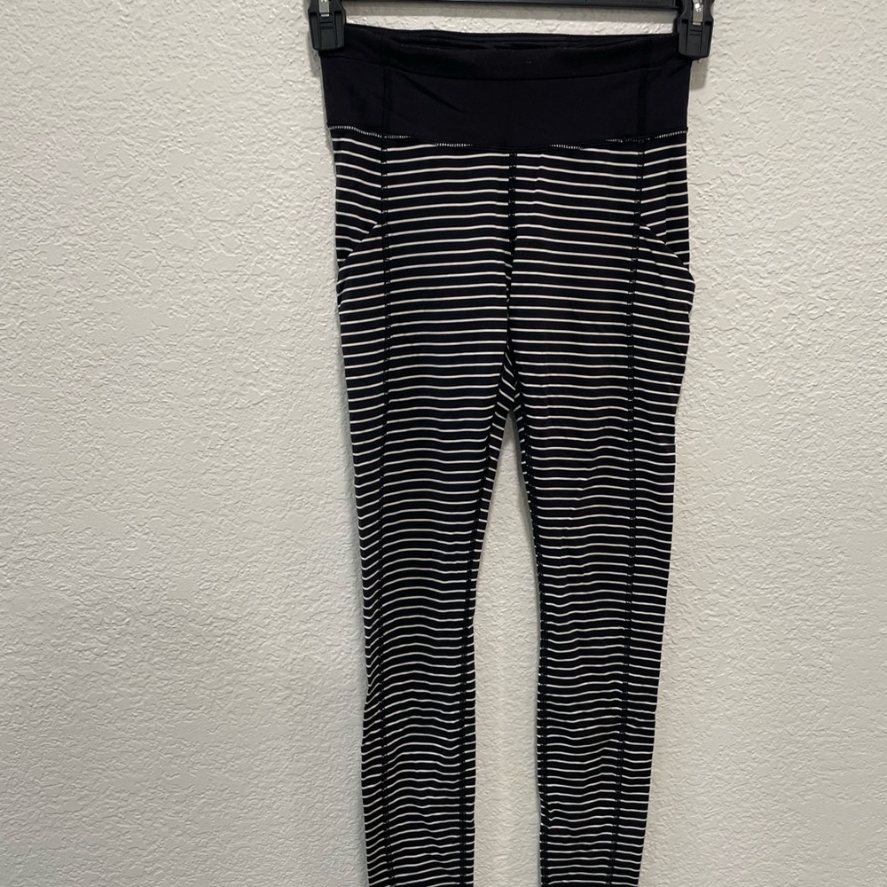 LULU LEMON striped leggings! Fits size 2, 4, & 6!